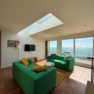 https://incredible-panoramic-sea-view-studio-sleeps-3-people.bournemouth-hotels.org